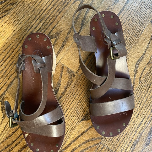 Beautiful platform dark brown shoes , straps side 7 - Picture 4 of 7